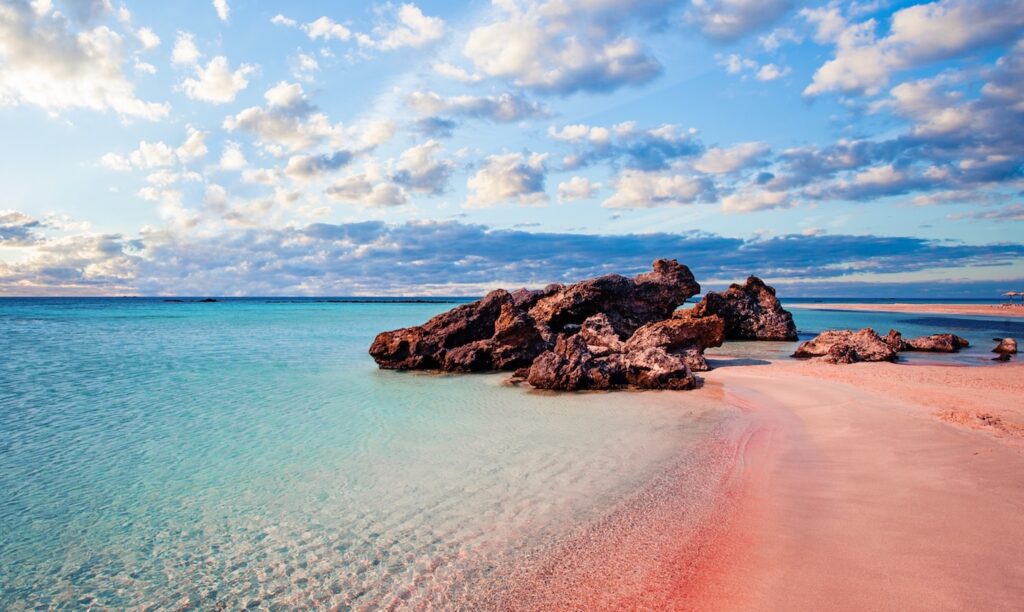190 km από τα Carolina Apartments.


Η παραλία Ελαφονήσι έχει ψηφιστεί πολλές φορές ως μία από τις πιο μαγευτικές παραλίες στην Ευρώπη και τον κόσμο.